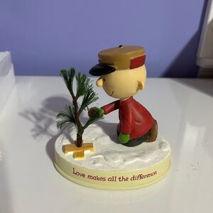 Hallmark Charlie Brown “Love makes all the difference” Figurine